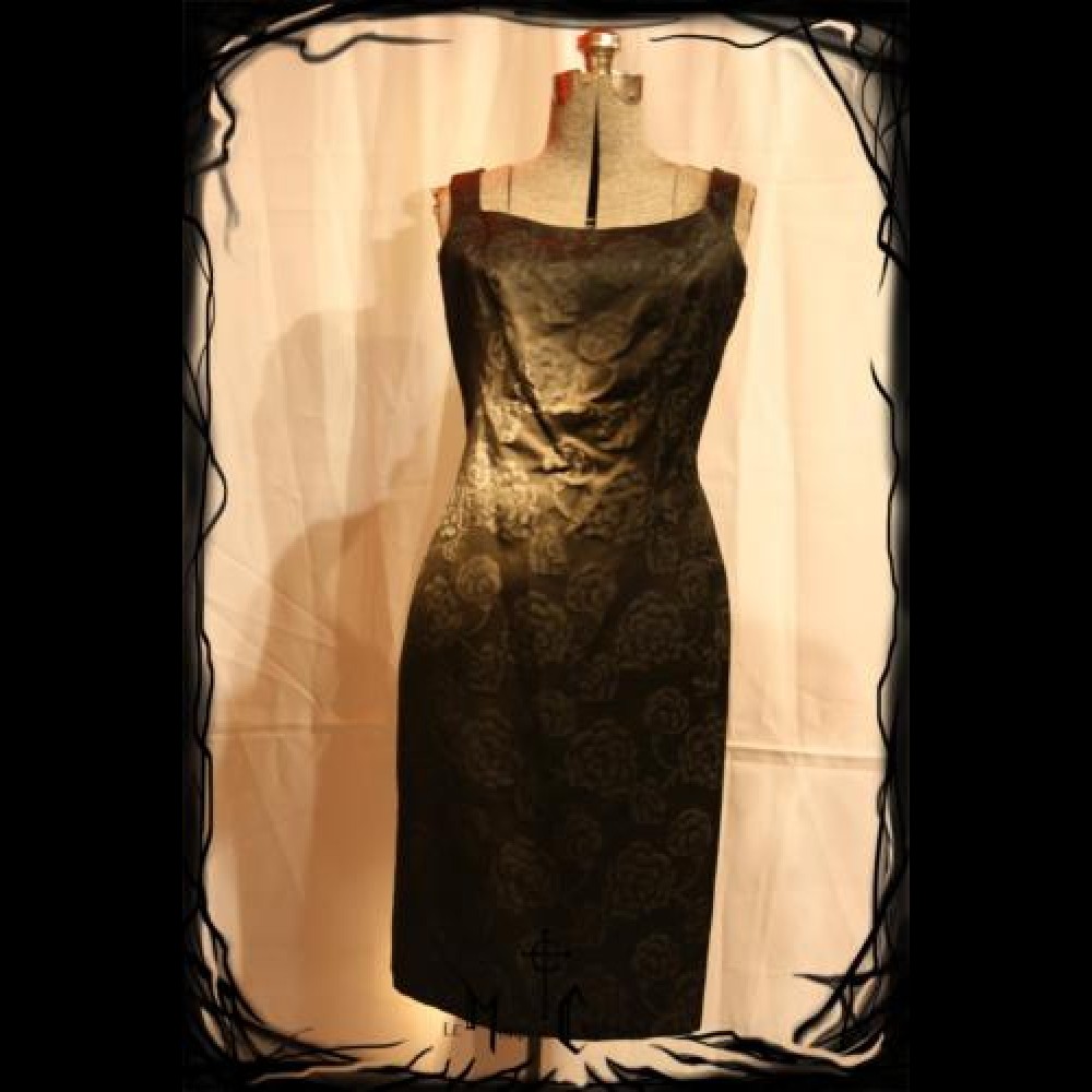 Robe noir en brocard